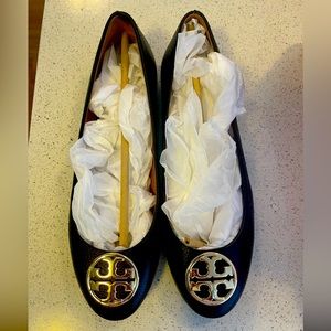 TORY BURCH BLACK FLATS NIB SIZE 8.5